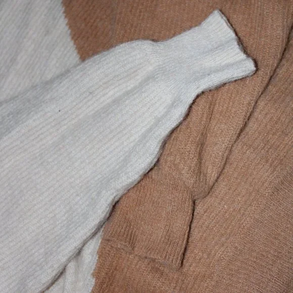 LUSH | Two-Tone Knit Sweater - Picture 4 of 6